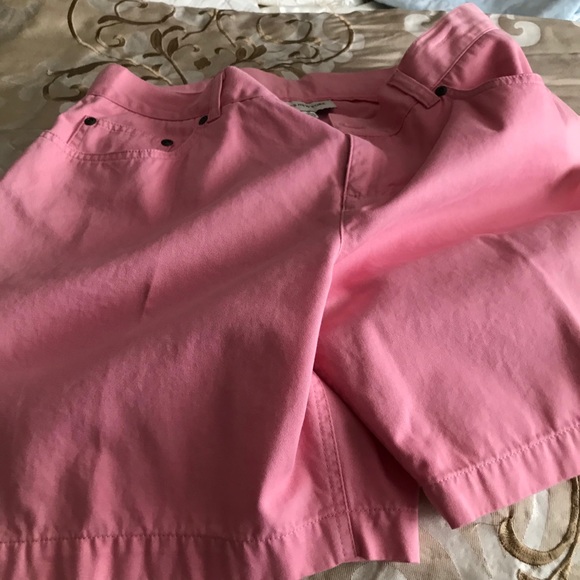 Shorts - Picture 3 of 4